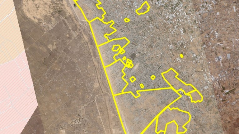 ガザ地区の衛星画像。黄色でマークされた部分は、イスラエル軍のブルドーザーによる破壊や戦闘により多大な被害を受けた地域/Satellite imagery from Planet Labs, PBC/Analysis by CNN